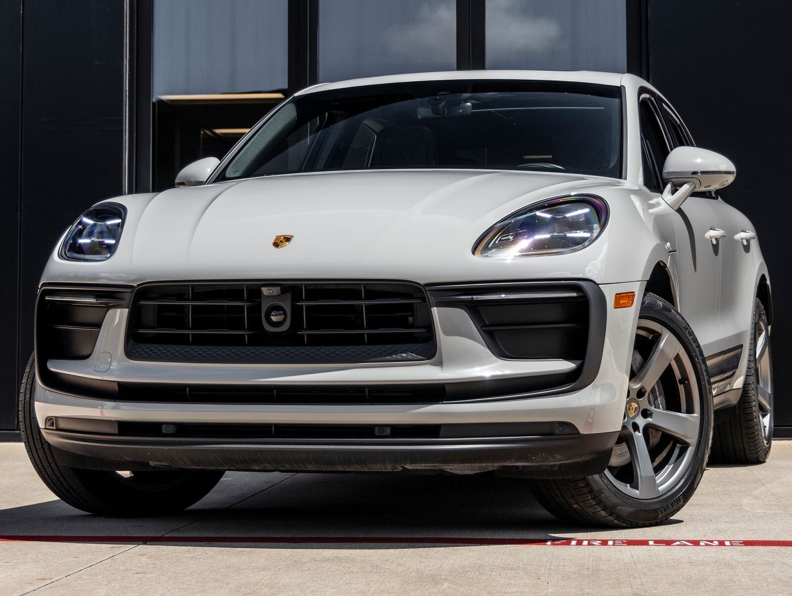 2024 PORSCHE Macan