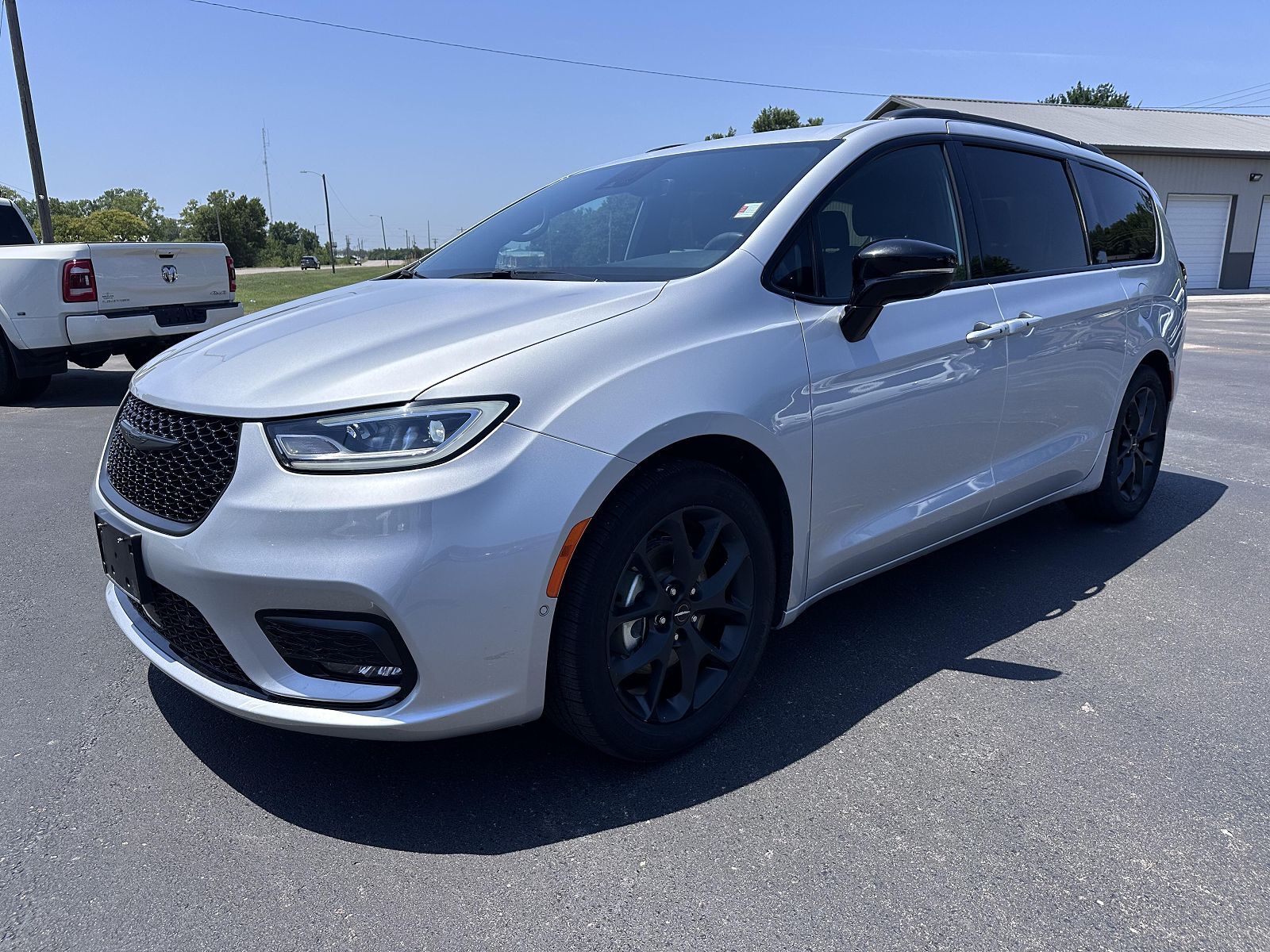 2024 CHRYSLER Pacifica