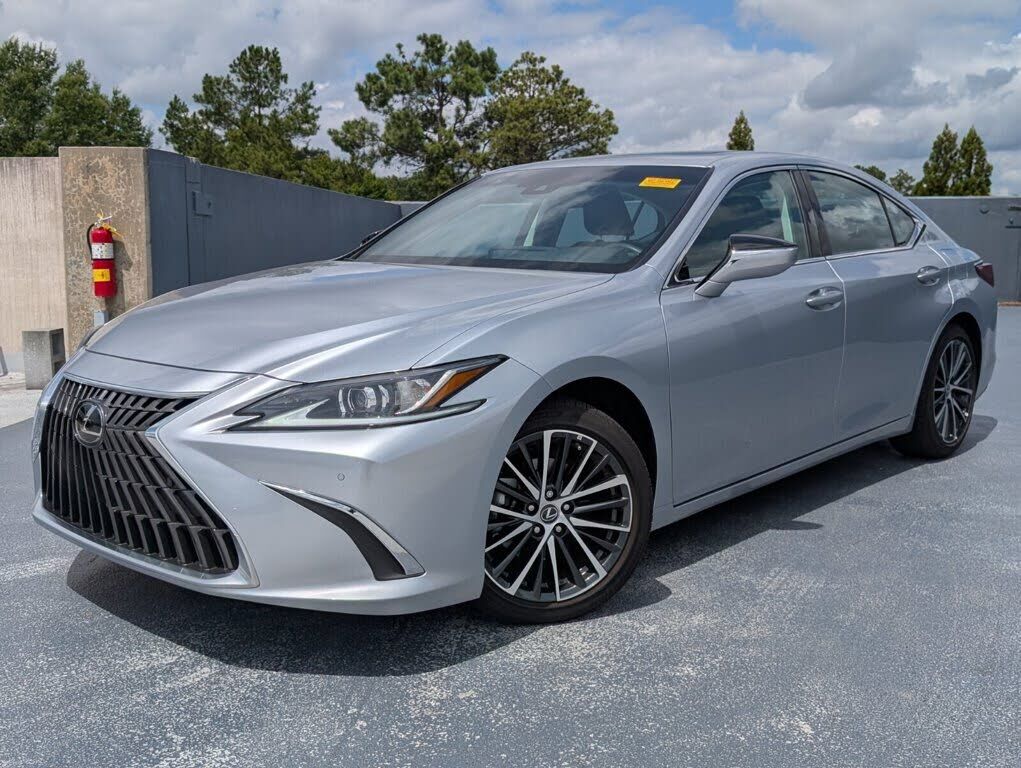 2025 LEXUS ES