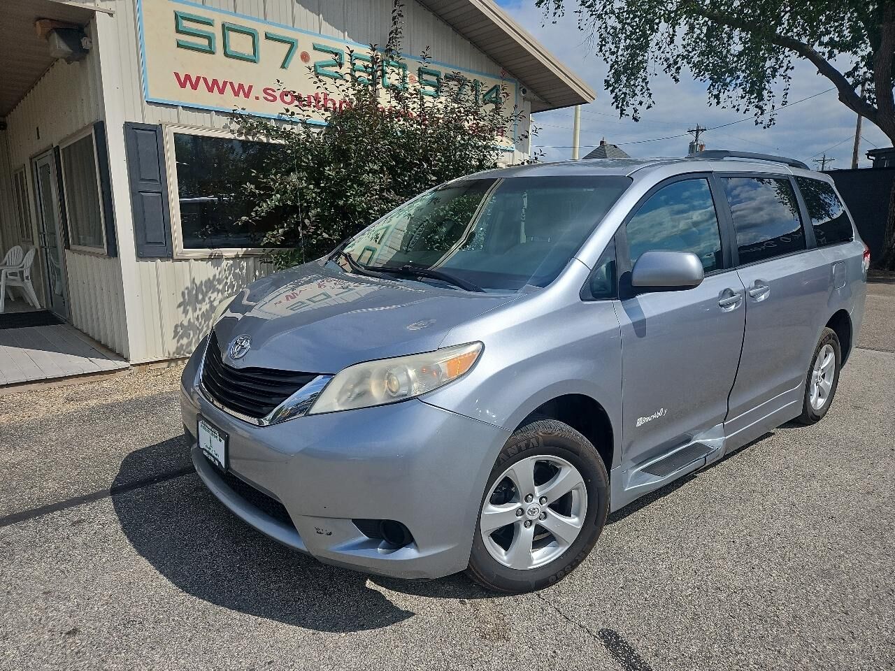 2012 TOYOTA Sienna