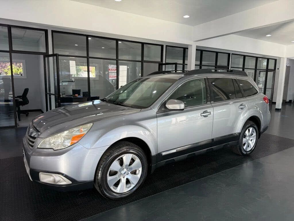 2011 SUBARU Outback