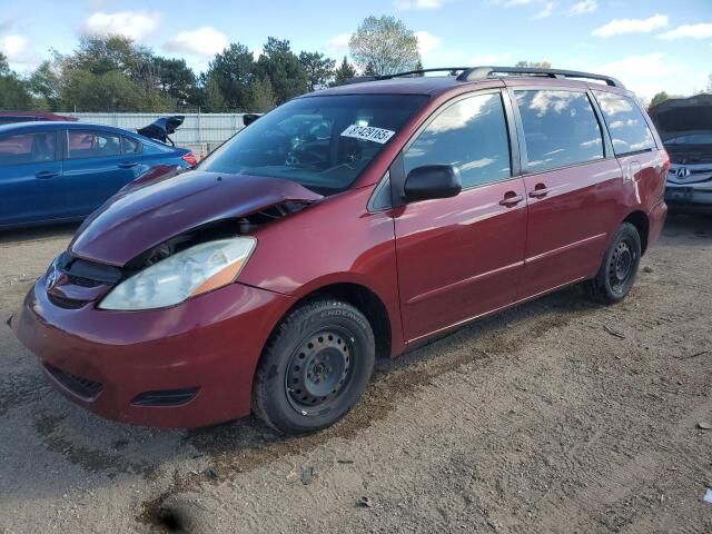 2010 TOYOTA Sienna