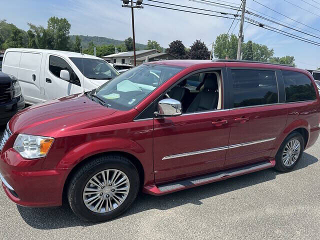 2015 CHRYSLER Town and Country