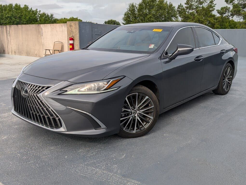 2024 LEXUS ES