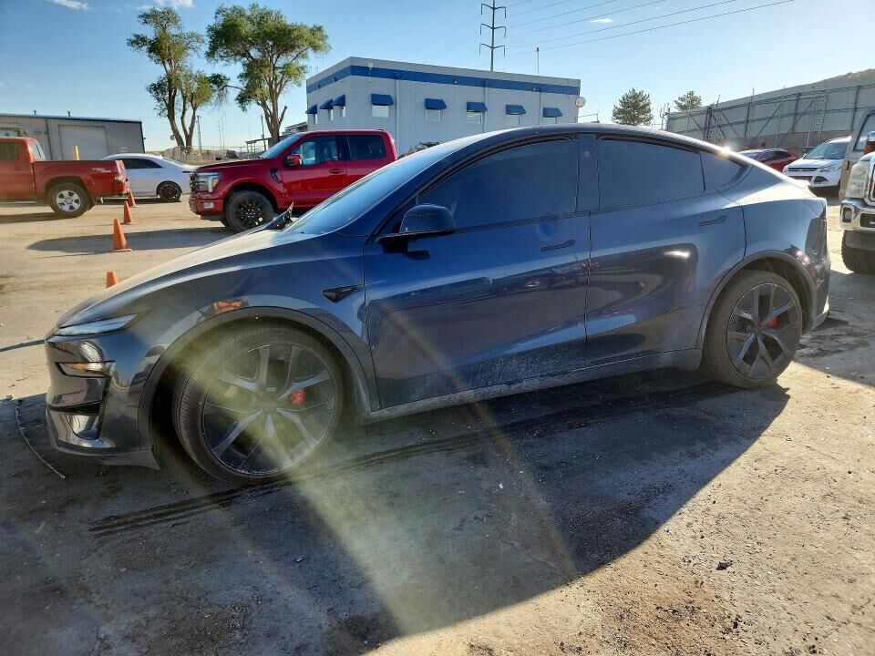 2026 TESLA Model Y
