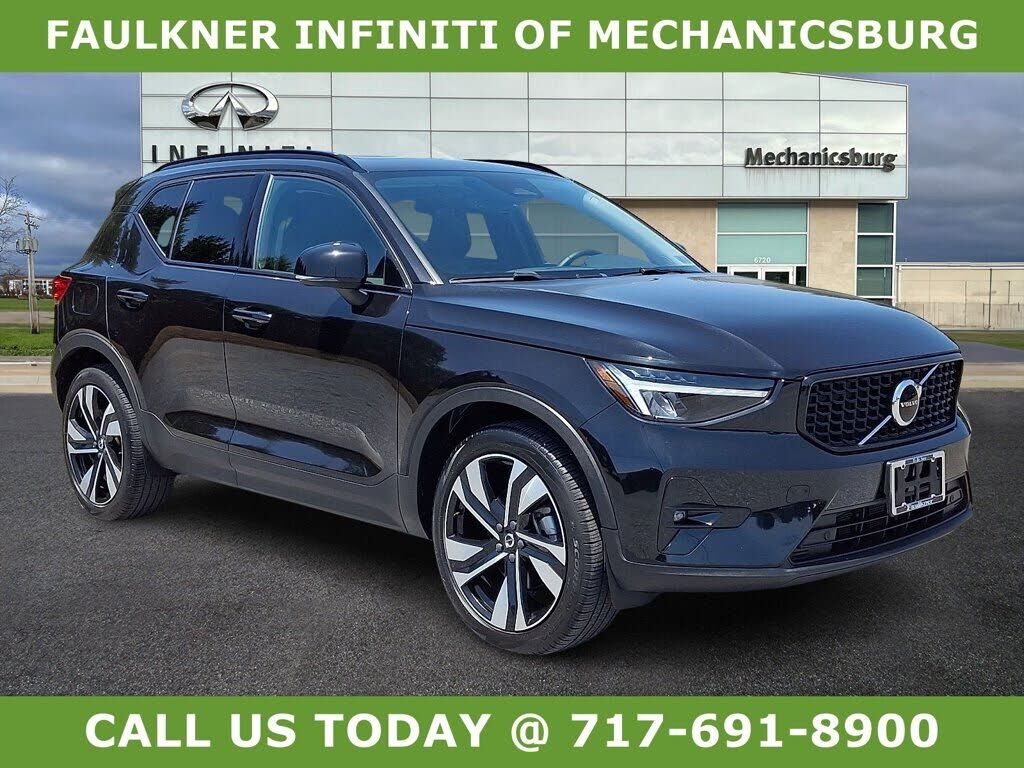 2023 VOLVO XC40