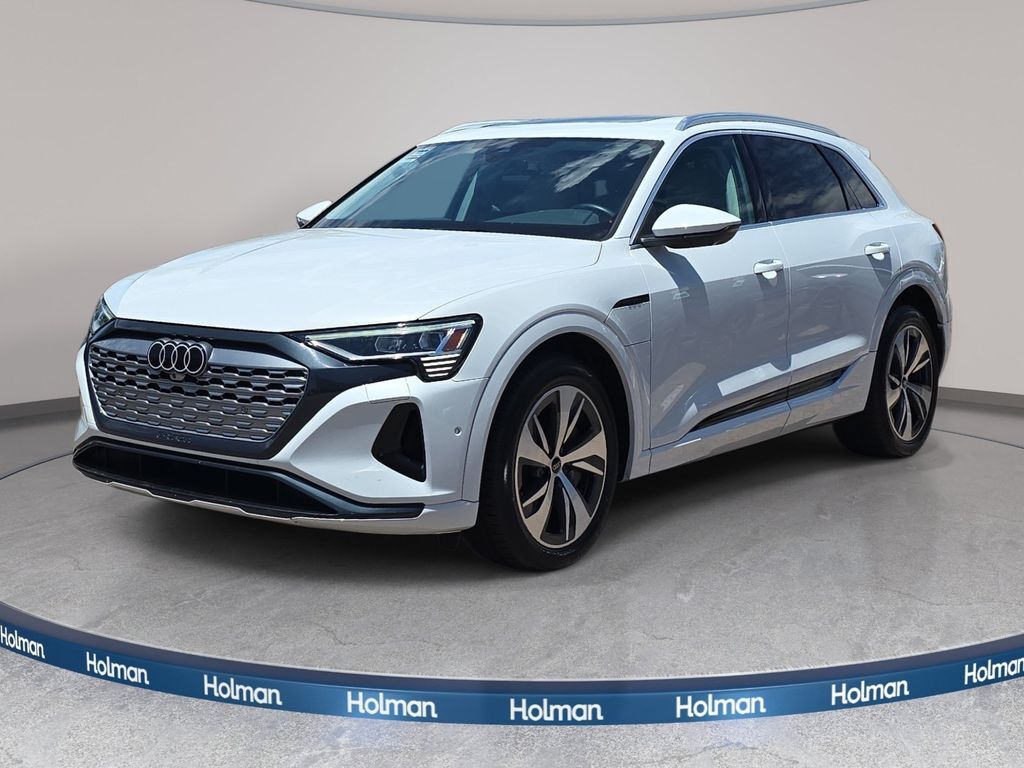 2024 AUDI Q8
