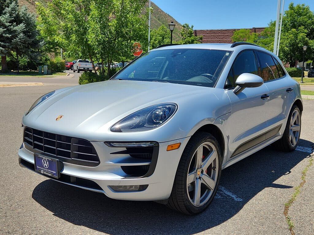 2017 PORSCHE Macan