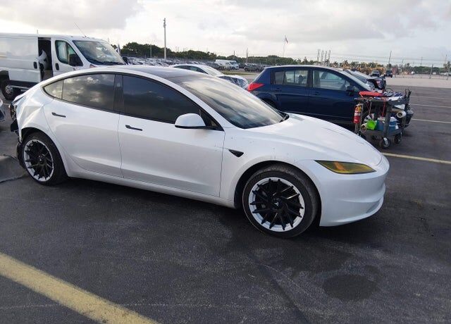 2025 TESLA Model 3
