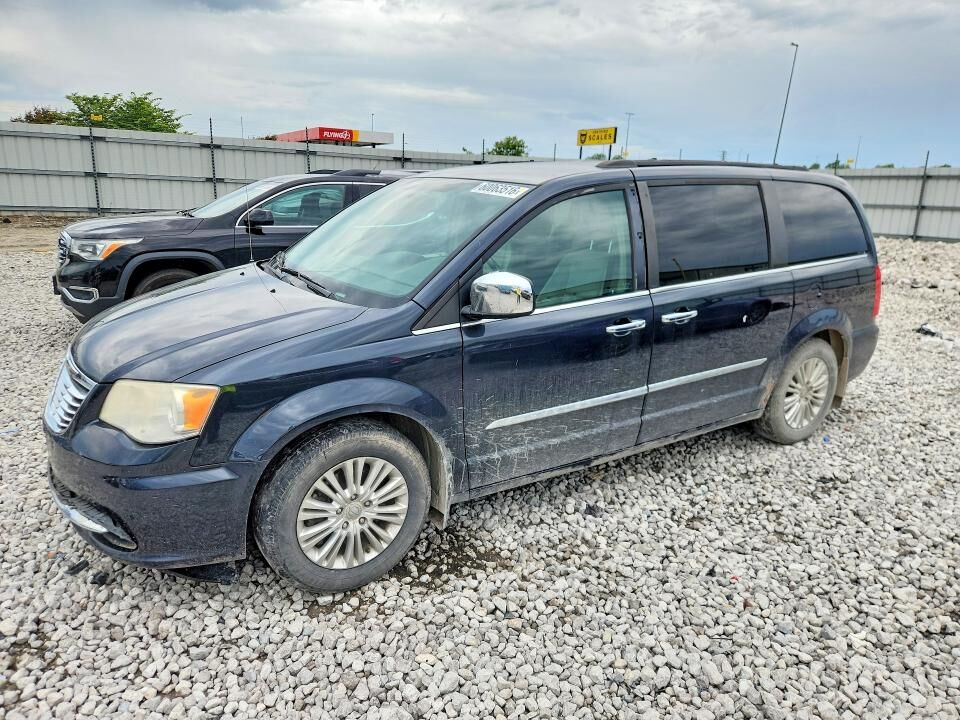 2013 CHRYSLER Town and Country