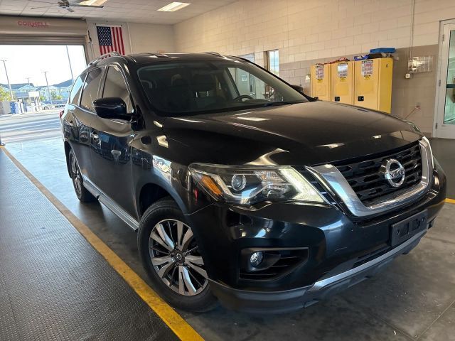 2017 NISSAN Pathfinder