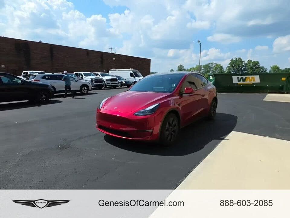 2025 TESLA Model Y