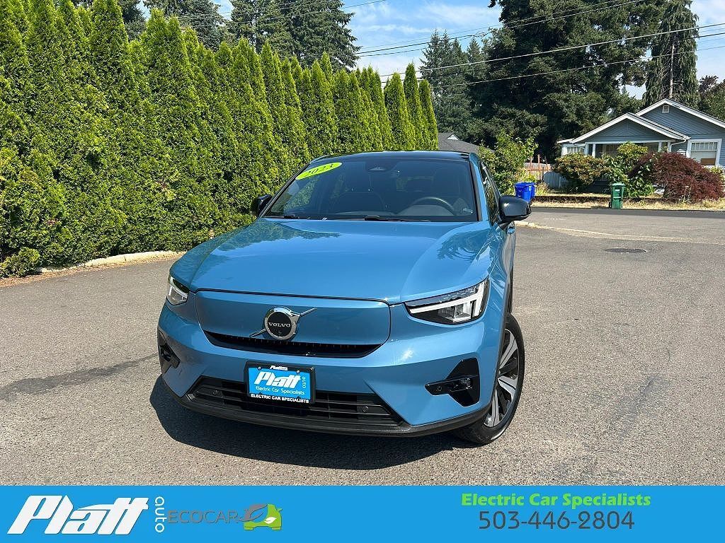 2023 VOLVO C40