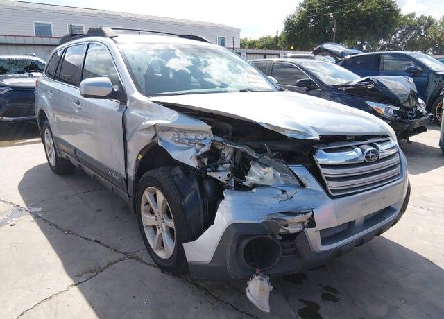 2013 SUBARU Outback