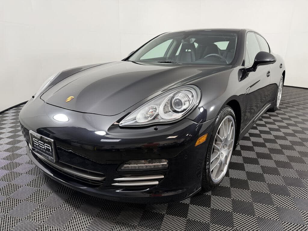 2013 PORSCHE Panamera
