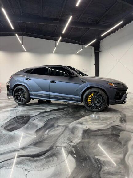2022 LAMBORGHINI URUS