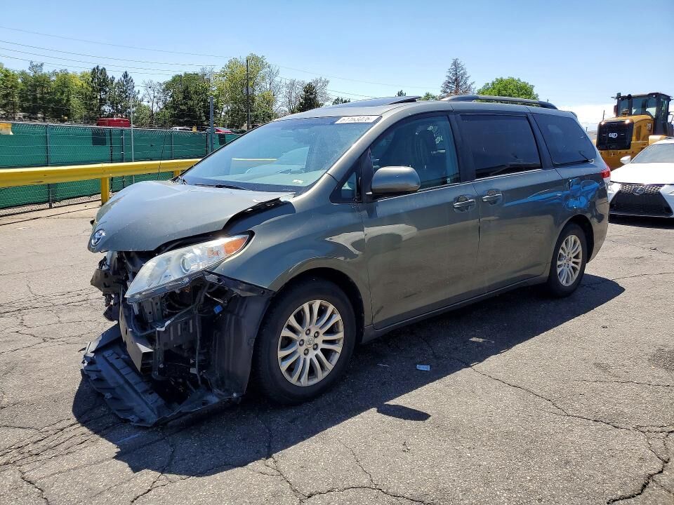 2012 TOYOTA Sienna