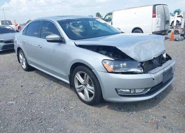 2013 VOLKSWAGEN Passat