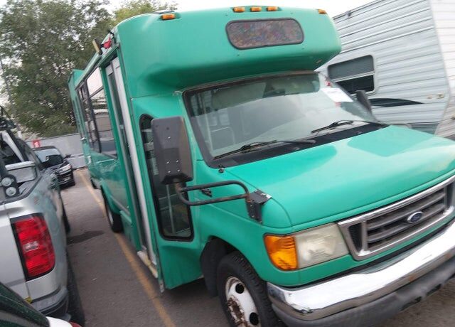 2004 FORD E-450