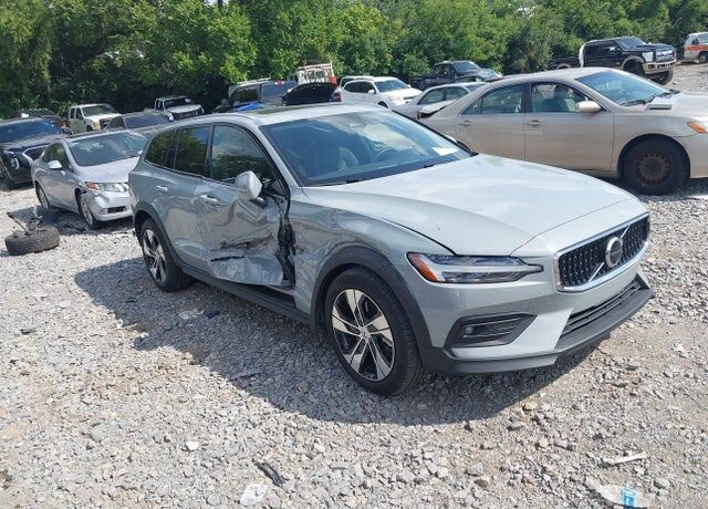2025 VOLVO V60CC
