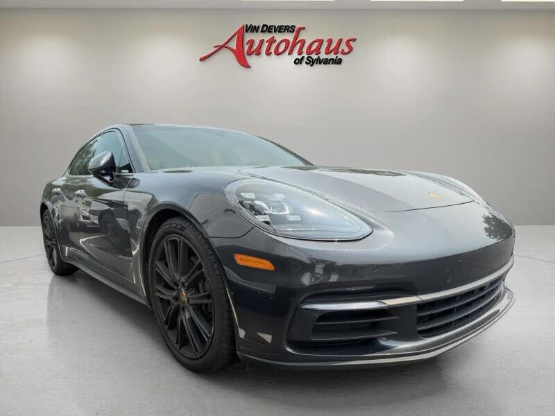 2019 PORSCHE Panamera