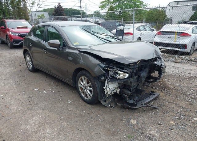 2015 MAZDA Mazda3