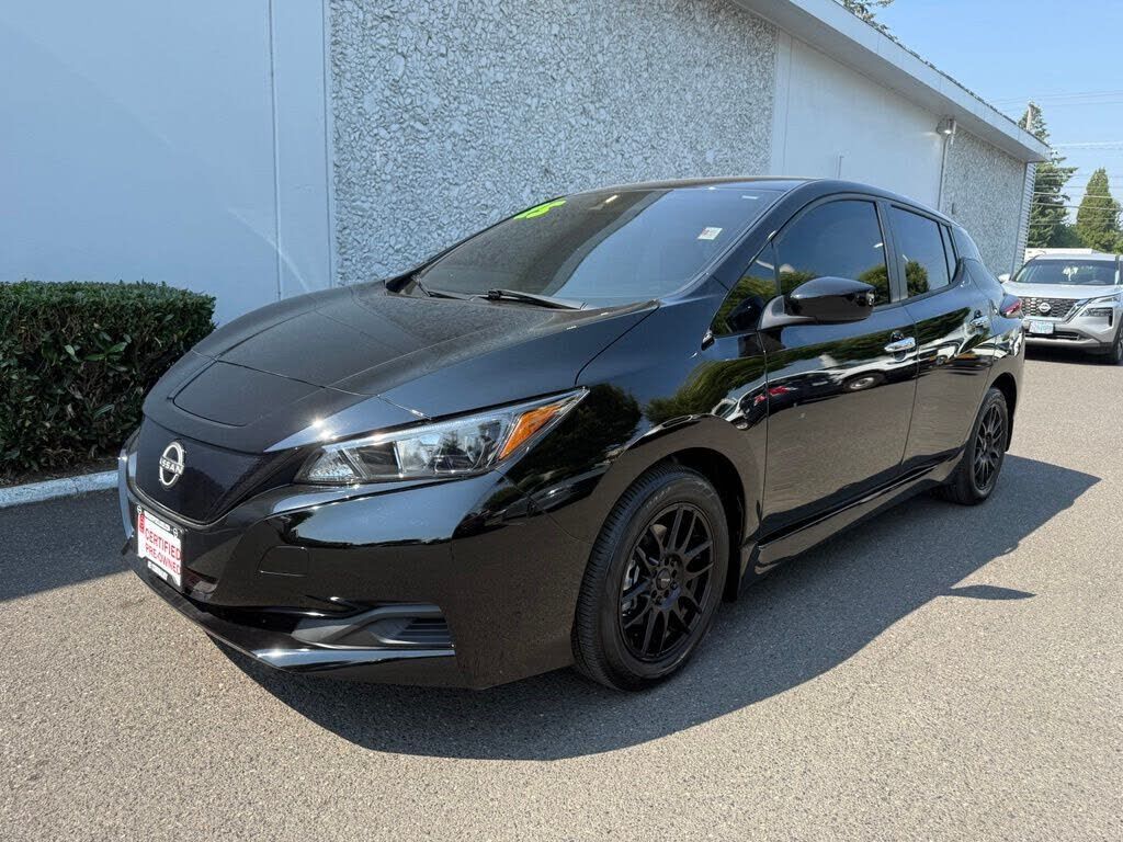 2025 NISSAN Leaf