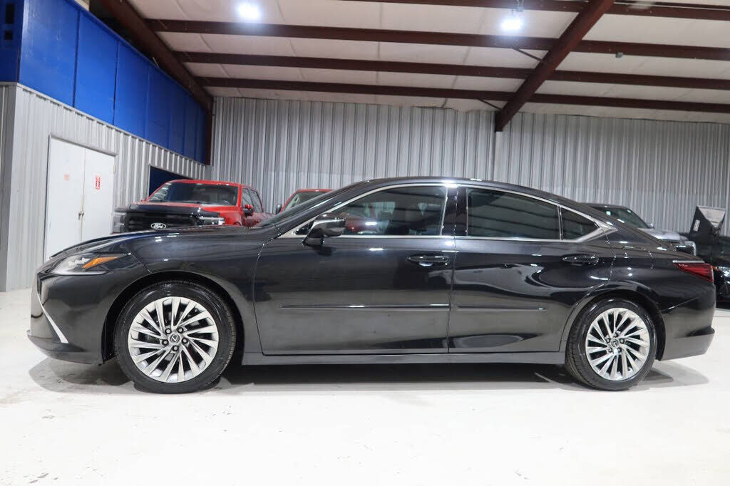 2022 LEXUS ES