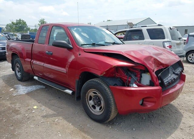 2008 MITSUBISHI Raider