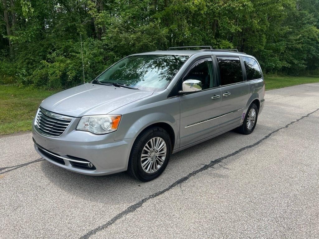 2014 CHRYSLER Town and Country