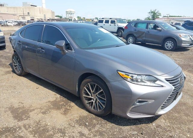 2017 LEXUS ES