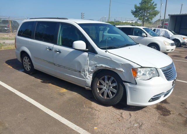 2015 CHRYSLER Town and Country