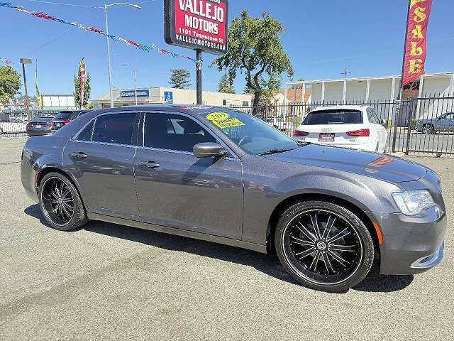 2019 CHRYSLER 300