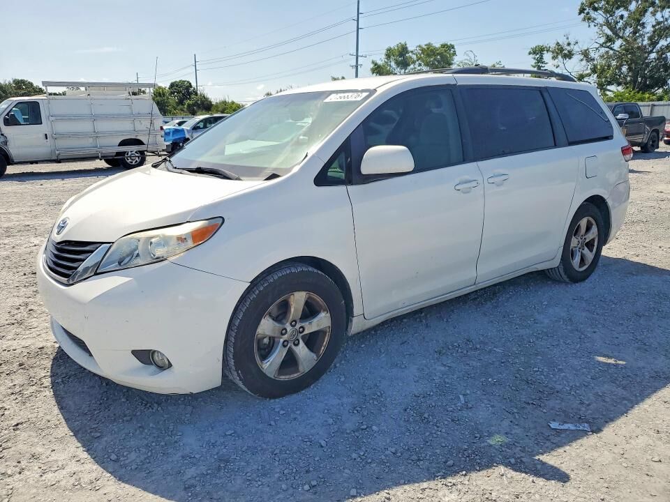 2014 TOYOTA Sienna