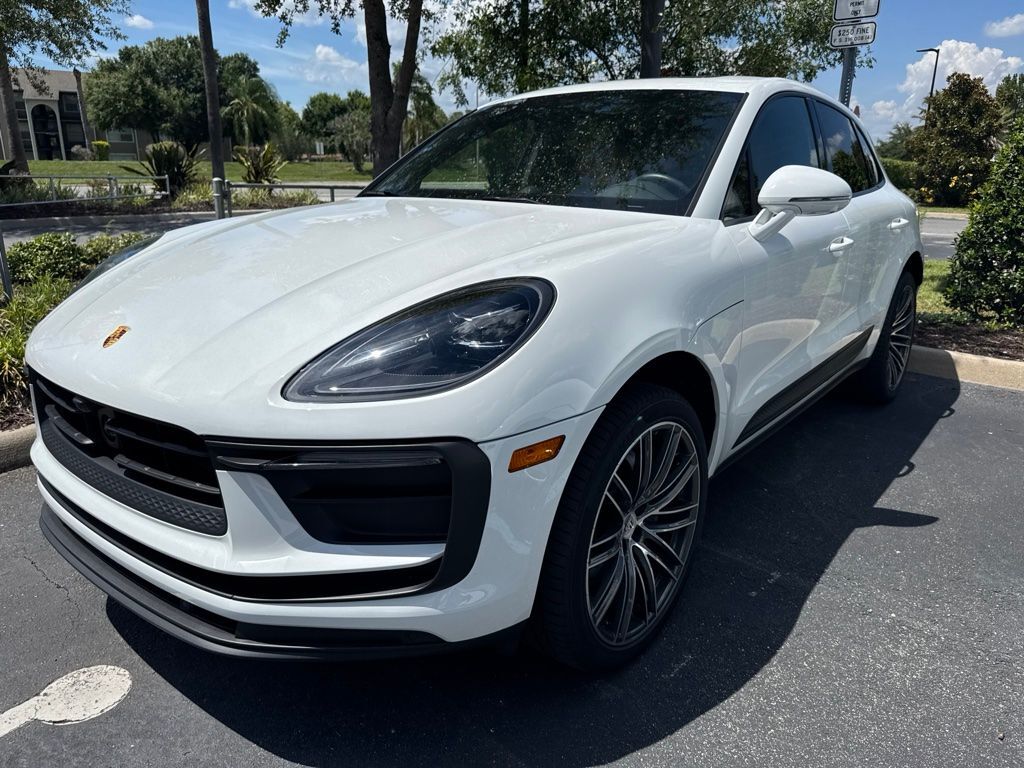 2026 PORSCHE Macan