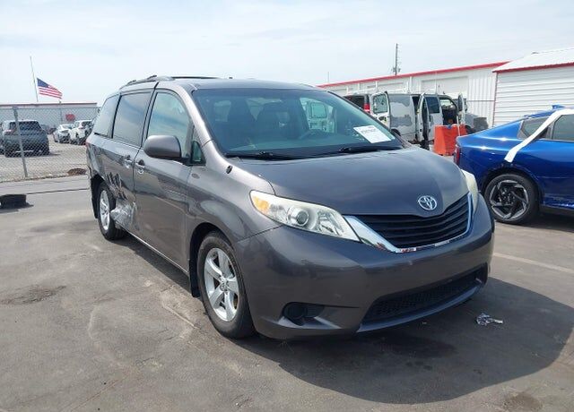 2012 TOYOTA Sienna