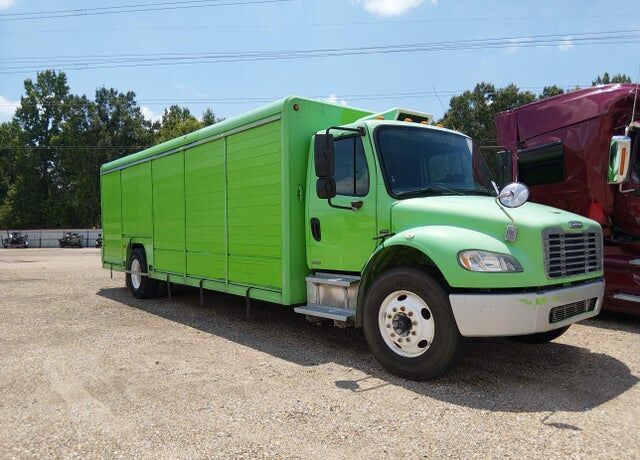 2004 FREIGHTLINER M2