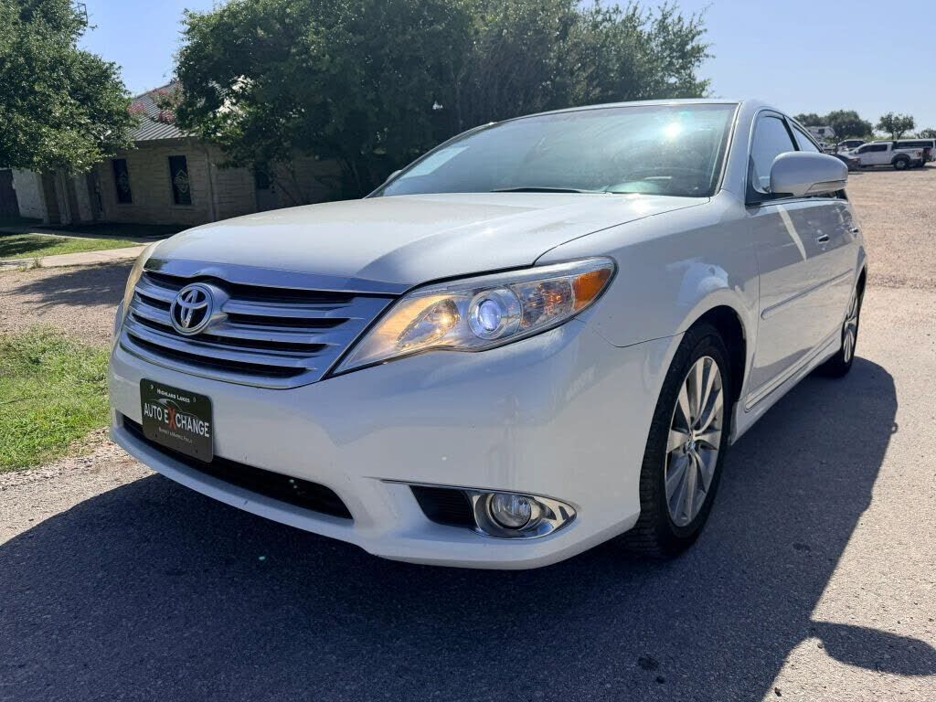 2011 TOYOTA Avalon