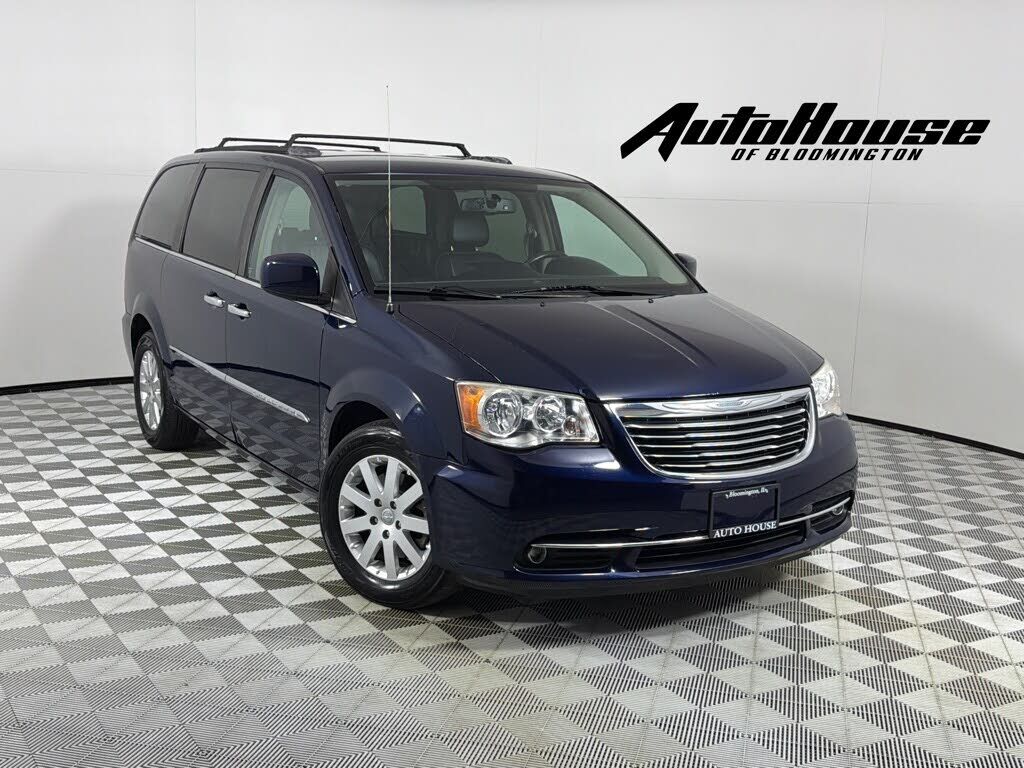 2016 CHRYSLER Town and Country