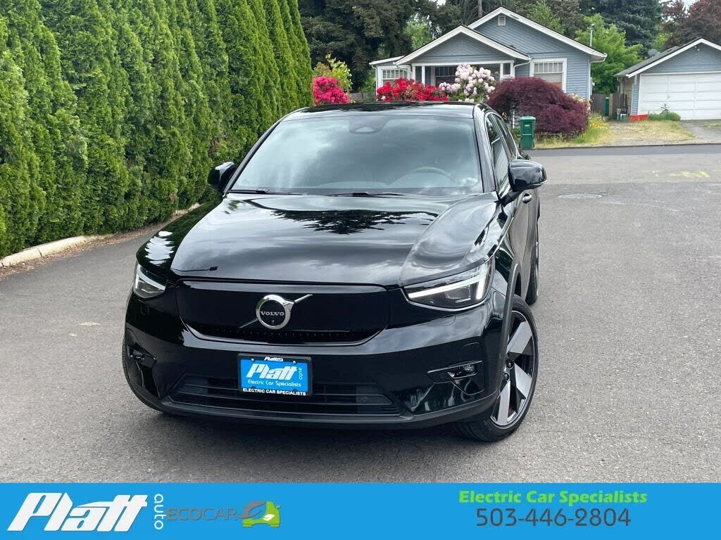 2023 VOLVO C40