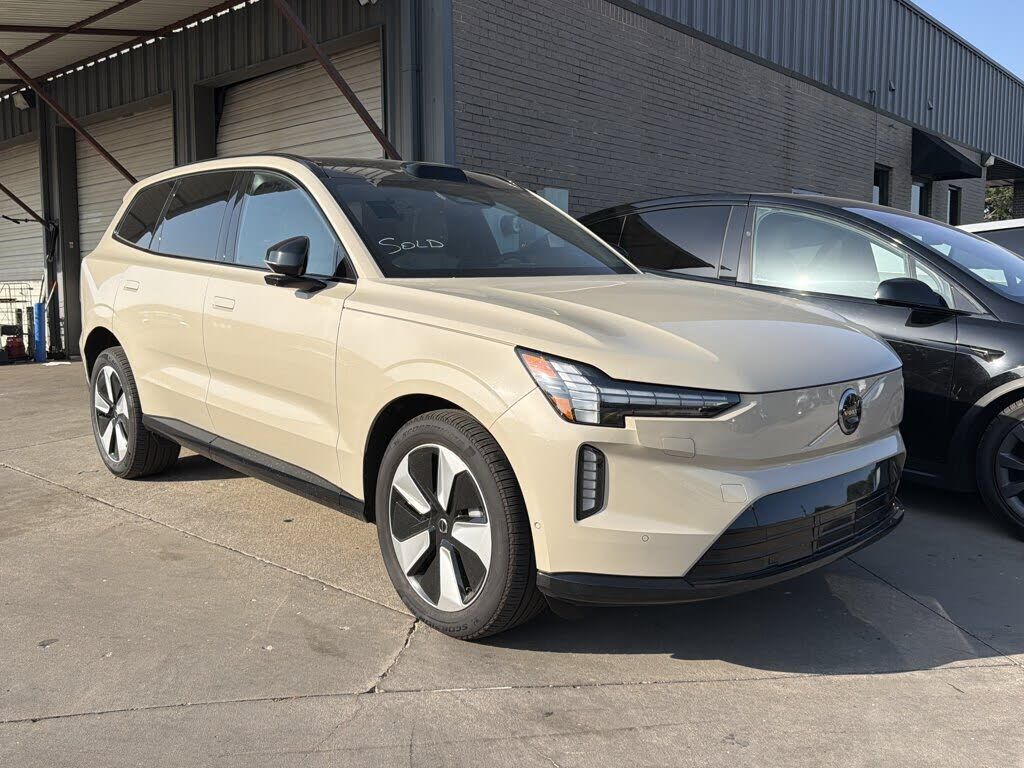 2025 VOLVO EX90