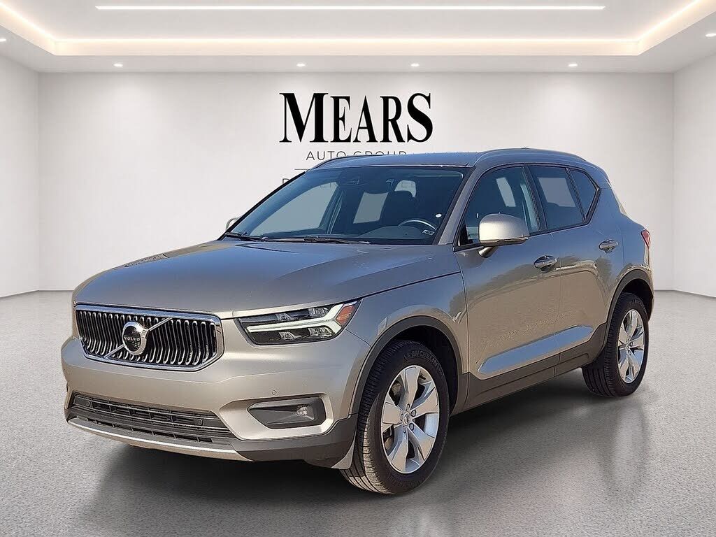2022 VOLVO XC40