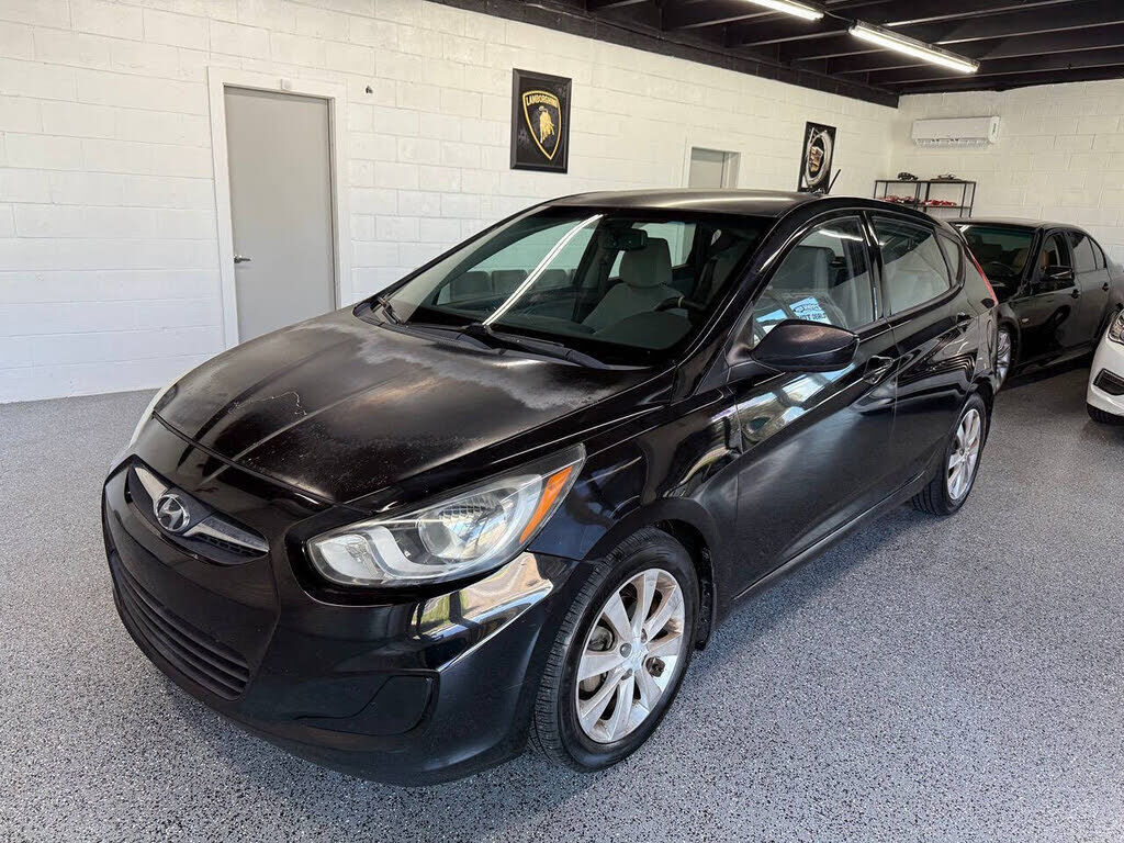 2012 HYUNDAI Accent