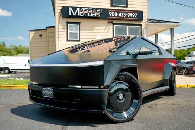 2024 TESLA Cybertruck