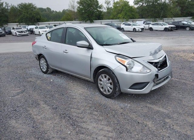2017 NISSAN Versa