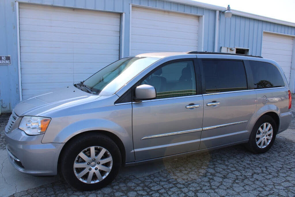2016 CHRYSLER Town and Country