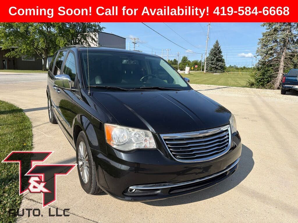 2014 CHRYSLER Town and Country