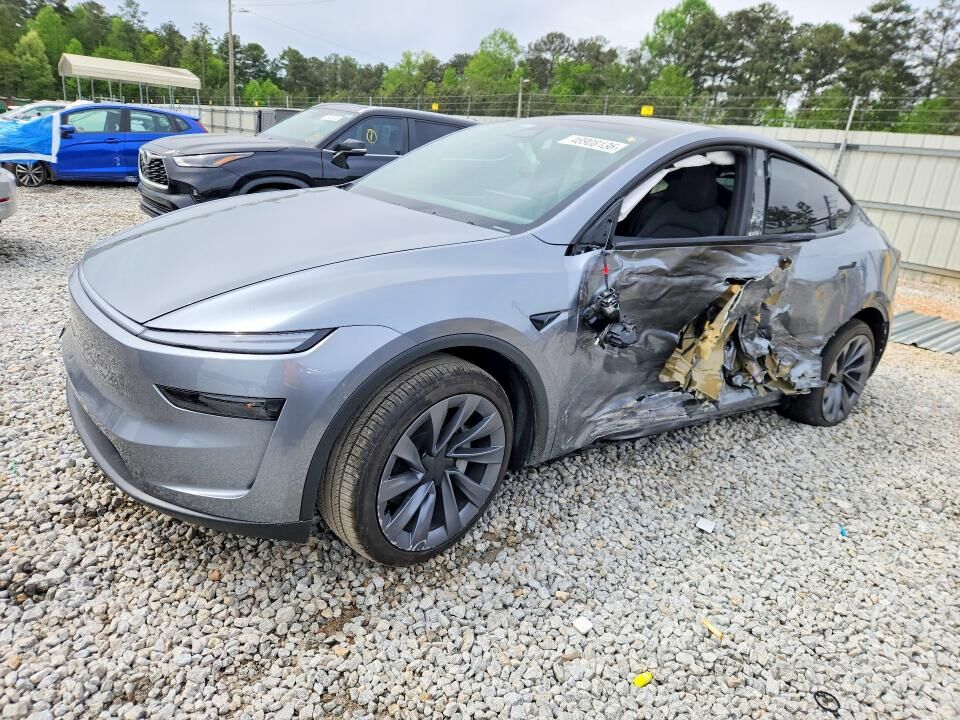 2026 TESLA Model Y