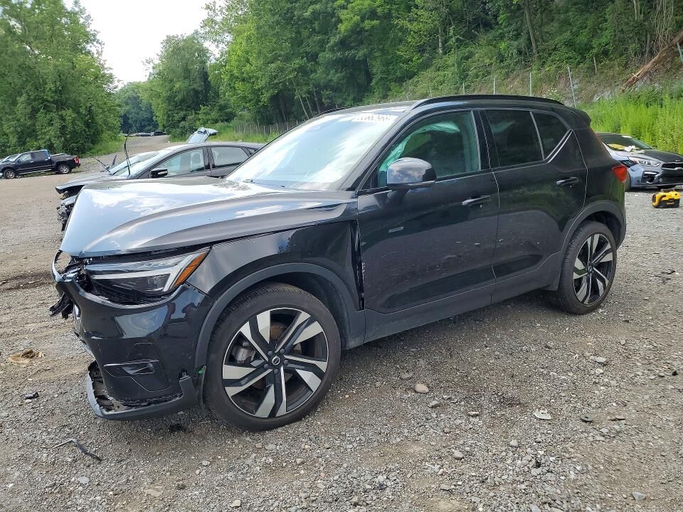 2024 VOLVO XC40