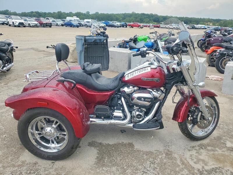 2017 HARLEY DAVIDSON FLRT / Freewheeler